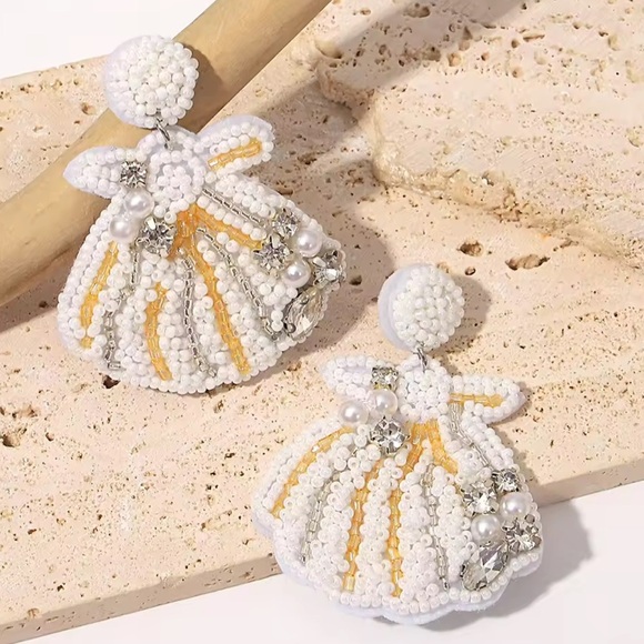 Seashell Pearl Beaded Earrings - Picture 5 of 6
